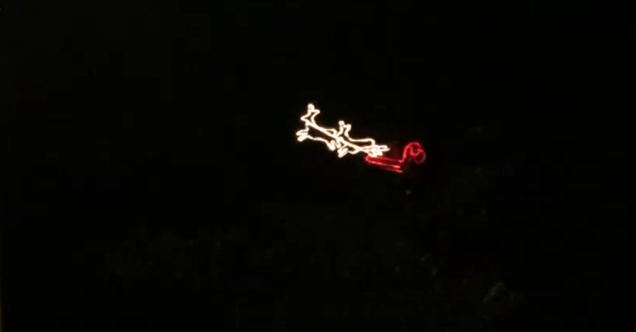Papai Noel literalmente sobrevoa Biguaçu com seu Trenó de Renas (VIDEO)