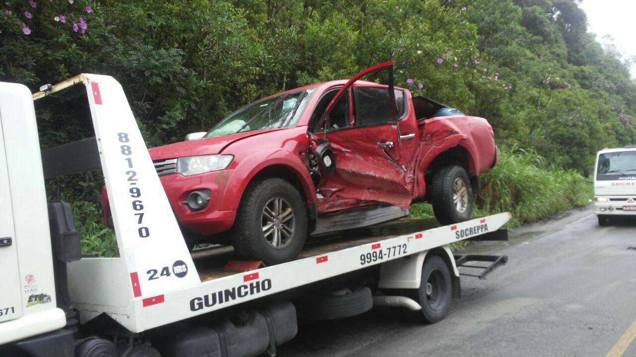 Joinville | Acidente entre três carros deixa feridos na serra Dona Francisca