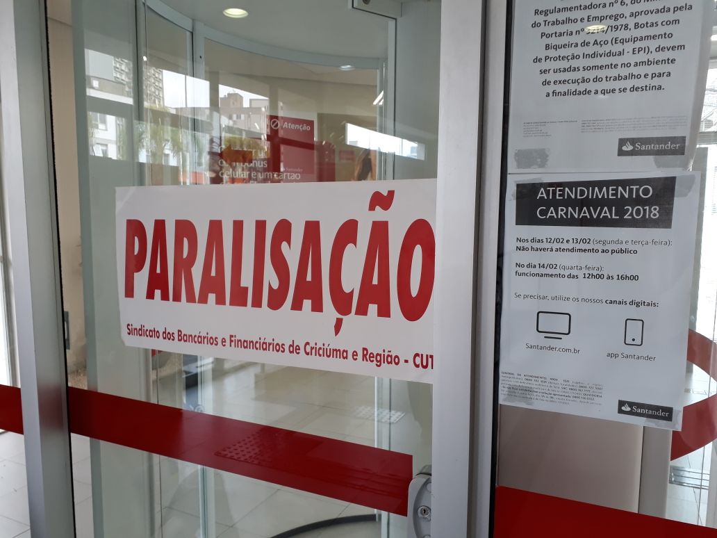 Bancários fecham agências do Santander