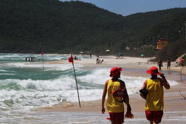 Alerta para banhos de mar, lagoas e rios