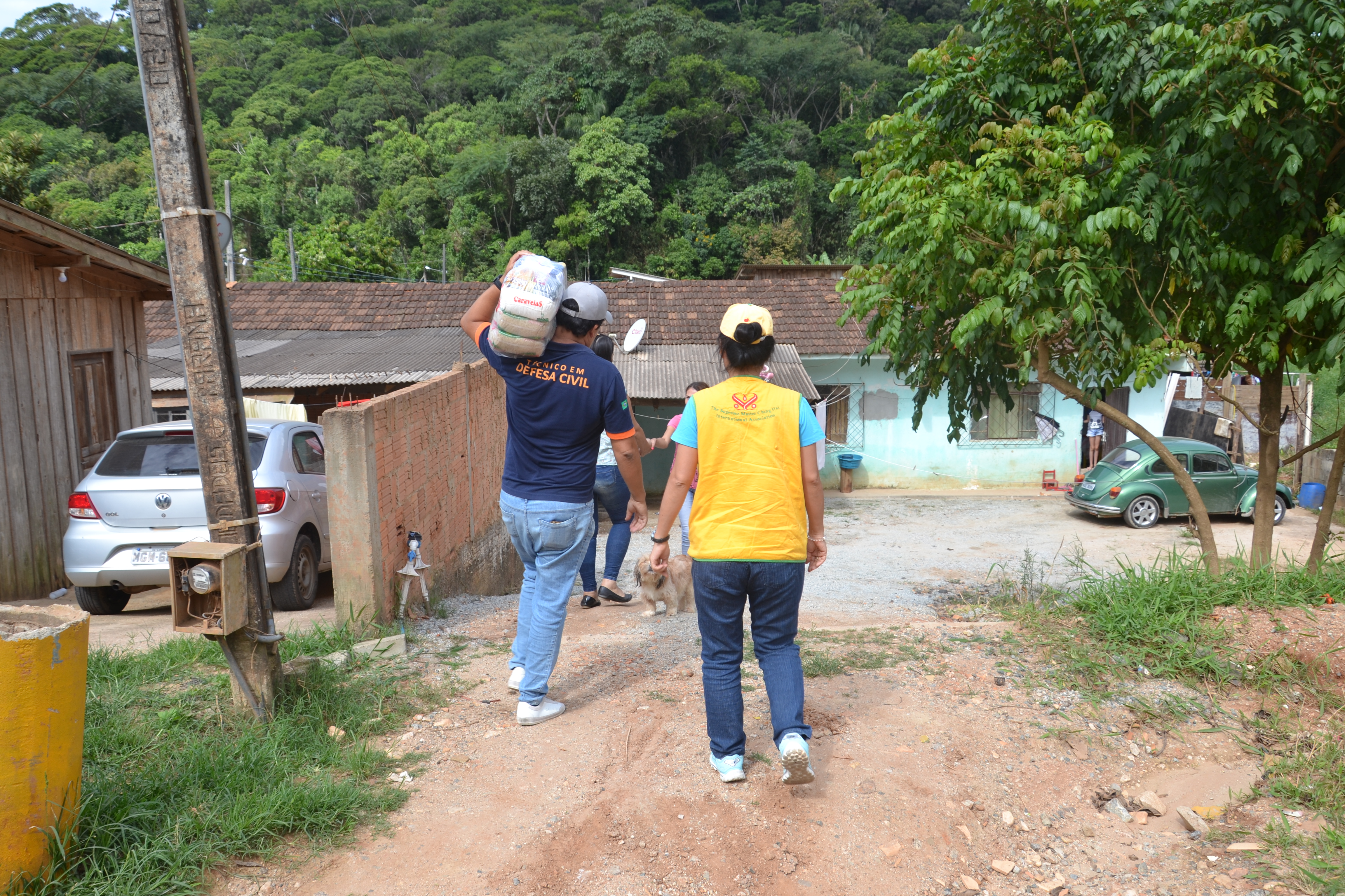 Camboriú | Associação internacional entrega 200 cestas básicas para famílias atingidas pelas chuvas