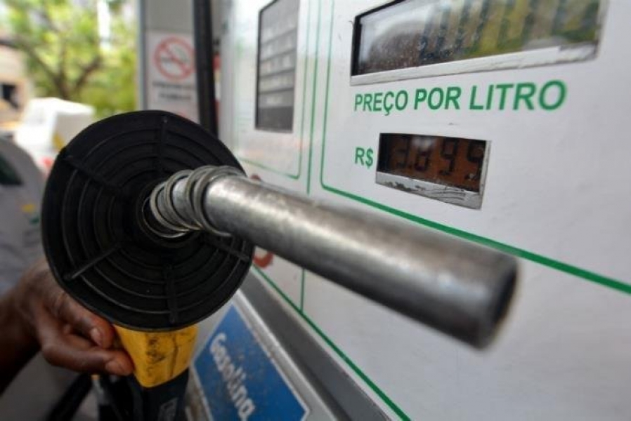 Governo estuda mudança na tributação de combustíveis, diz Meirelles