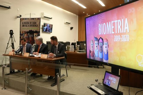 TRE-SC quer cadastrar a biometria de 1 milhão de eleitores até 2020