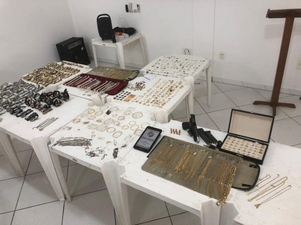Ação da "Rede de Vizinhos" leva à recuperação de joias roubadas e prisão de assaltantes