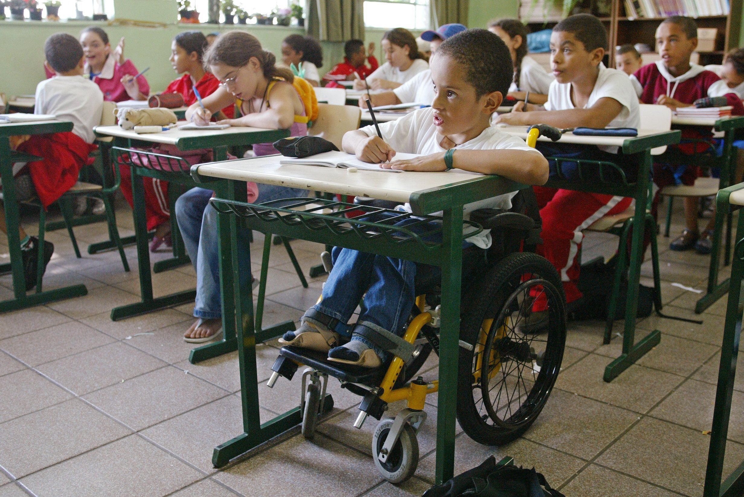 Procon alerta sobre preços abusivos de mensalidade escolar para pessoas com deficiência