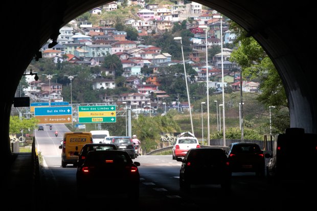 Túnel Antonieta de Barros terá interdição parcial das pistas à noite para serviços de manutenção