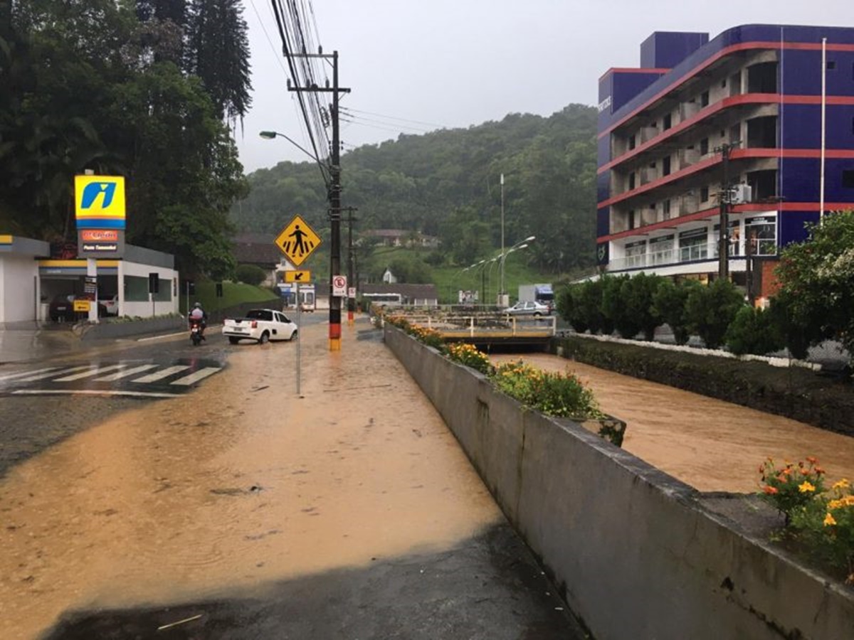 Santa Catarina volta a sofrer com desastres naturais