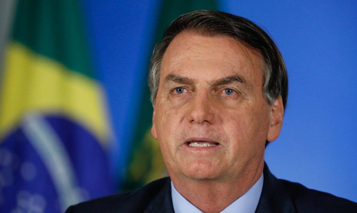 Bolsonaro entrega 225 veículos para assistência social em Florianópolis