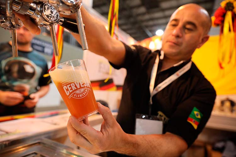 Festival da Cerveja reúne quase 70 cervejarias em Blumenau