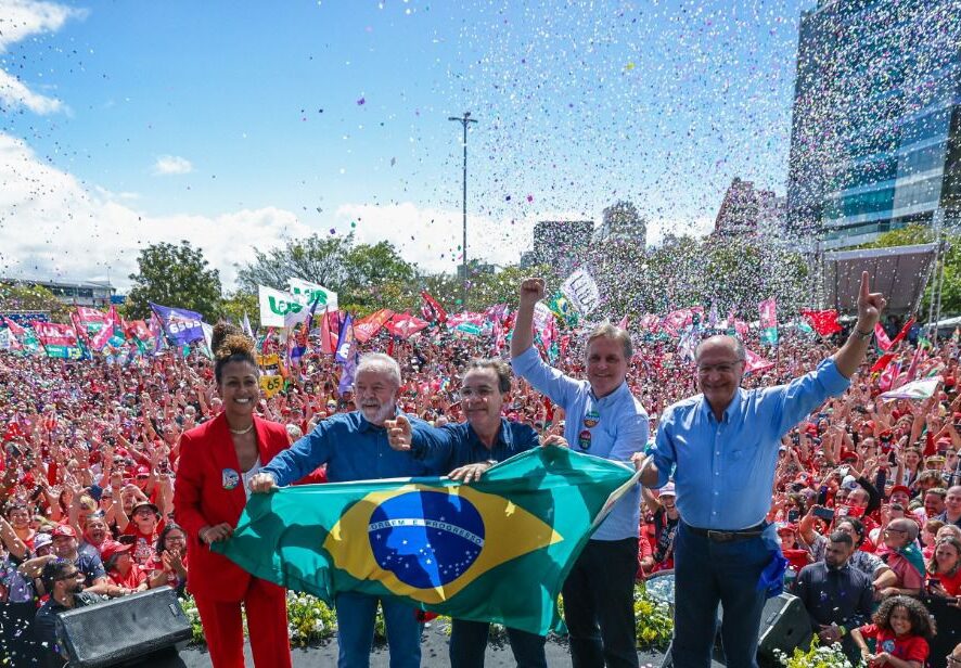 Pelo Estado 21/09 Lula e Décio lançam comparação de obras feitas em SC no maior comício eleitoral