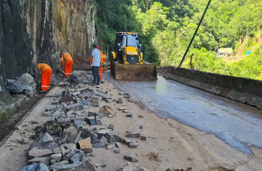 Expectativa é de liberar Serra do Rio do Rastro nesta segunda, aponta Defesa Civil