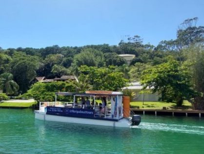 Florianópolis tem primeiro passeio de catamarã com roteiro exclusivo