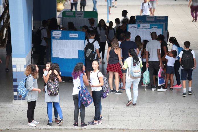 Mais de 520 mil estudantes de Santa Catarina iniciam o ano letivo nesta quarta-feira