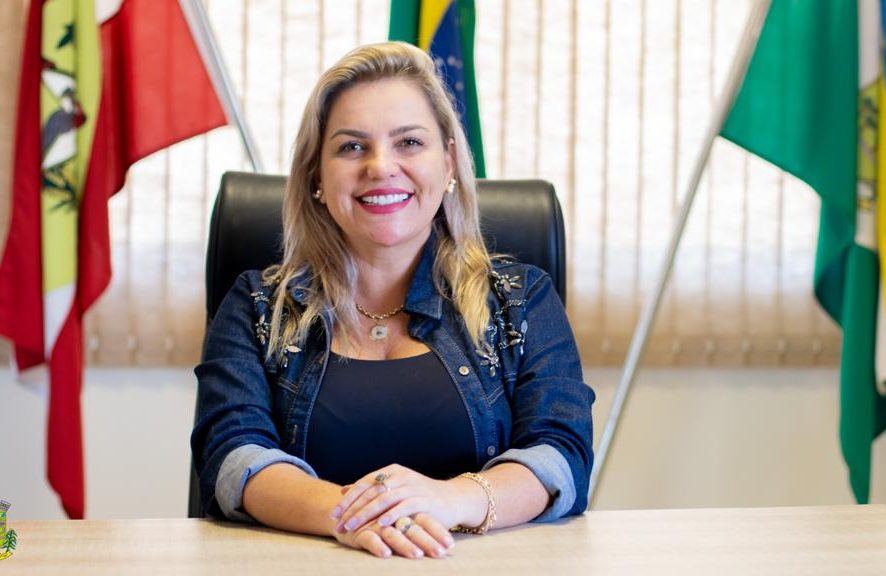 PELO ESTADO ENTREVISTA: “Precisamos que as informações cheguem e que os prefeitos possam ter voz” Milena Lopes, presidente da Fecam