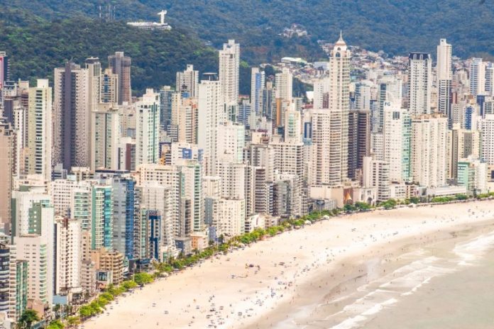 Três cidades com maior valorização imobiliária do Brasil estão em Santa Catarina; veja quais