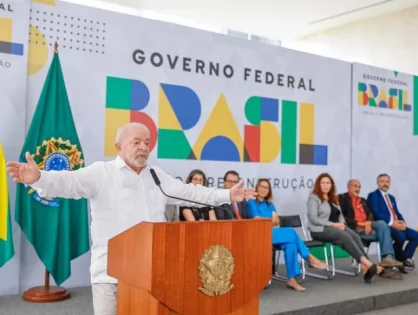 Lula anuncia Salário Mínimo de R$ 1.320 e aumento da faixa de isenção do IR