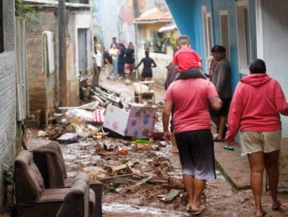 Casan e moradores concordam sobre valor de auxílio após reservatório romper em Florianópolis