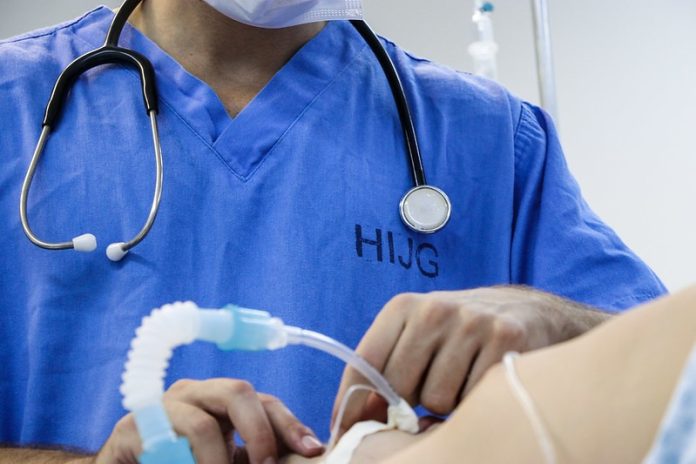 Saúde abre inscrições para contratar médicos e outros profissionais para hospitais próprios