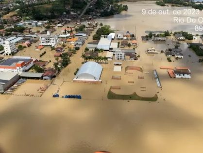 SC sofre com chuvas: 6 mortes, cidades em calamidade e risco de inundações continua