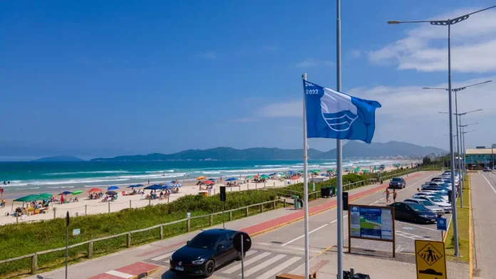 Santa Catarina lidera ranking nacional de praias em selo Bandeira Azul