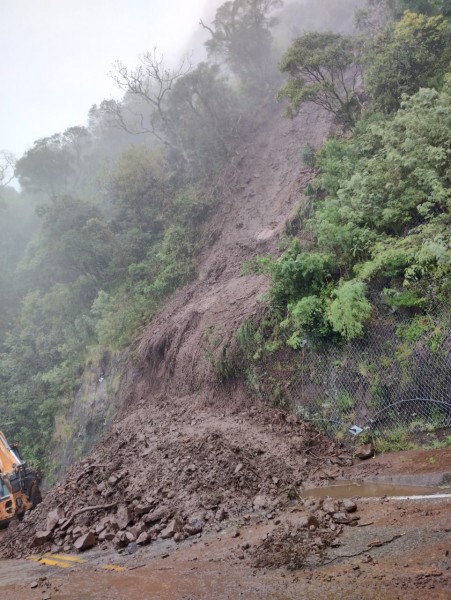Com queda de barreiras, Serra do Rio do Rastro segue interditada e sem previsão de liberação; veja fotos