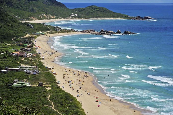 SC é o Estado com mais praias de naturismo no Brasil; saiba quais são