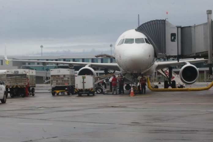 SC reduz imposto para aviação e espera por aumento de oferta de voos