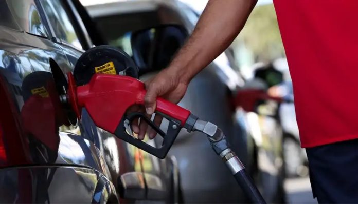 Gasolina e diesel mais caros a partir desta quinta-feira com novo ICMS
