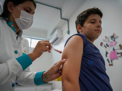 Vacina contra a dengue está disponível para crianças de 10 e 11 anos da região Nordeste do estado