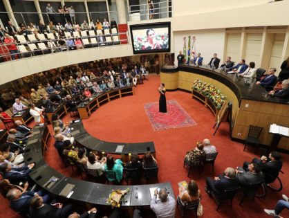 Câmara de Florianópolis realiza sessão em homenagem aos 351 anos de Florianópolis