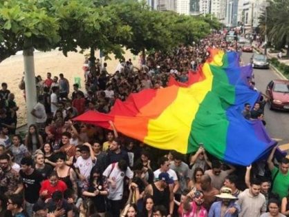 Projeto de Lei quer multar quem levar crianças e adolescentes para desfiles LGBTQIA+ em SC