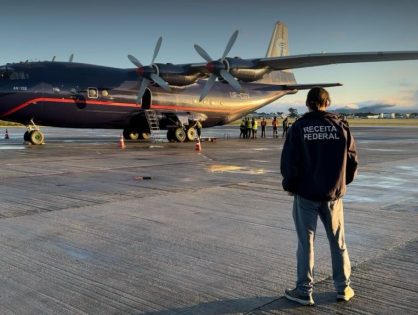 Avião cargueiro com 7 toneladas de donativos chega a Florianópolis