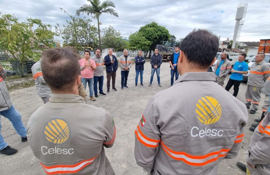 Celesc envia mais equipes para restaurar energia no Rio Grande do Sul