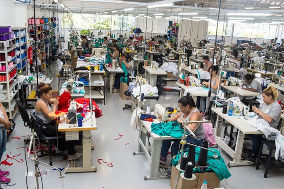 Dados mostram queda no emprego no setor têxtil em Santa Catarina; setor pede taxação de importações