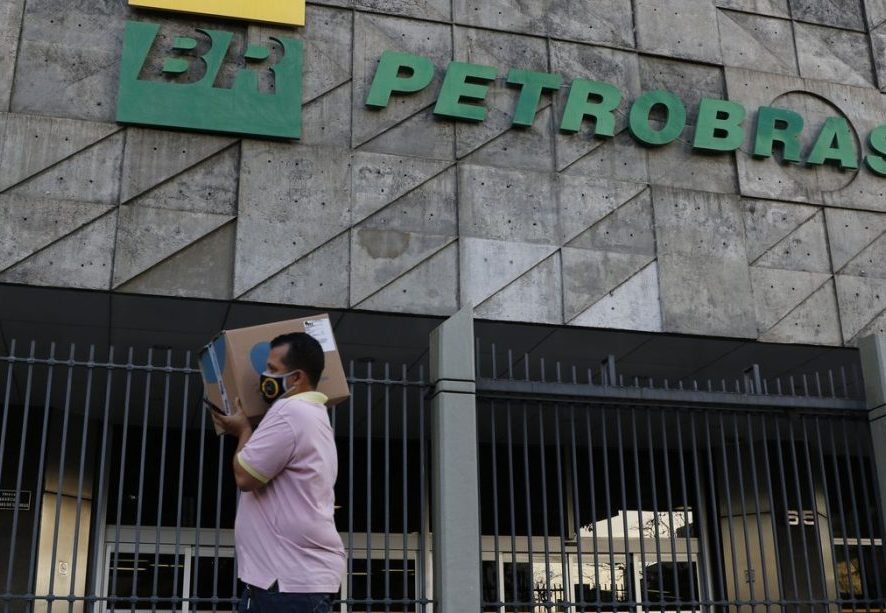 Ações da Petrobras despencam após demissão de Prates