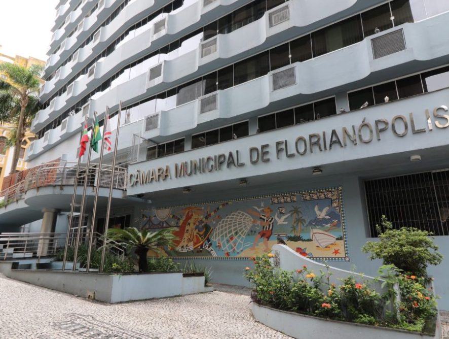 Operação Presságio: Polícia Civil cumpre 26 mandados e afasta servidores em Florianópolis