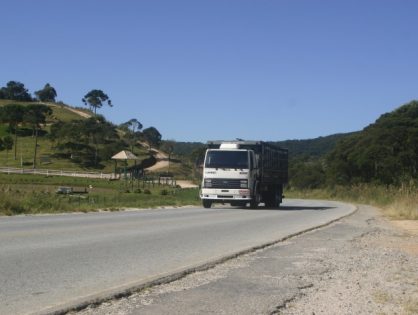 Nova lei garante parada de descanso para caminhoneiros nas rodovias de SC