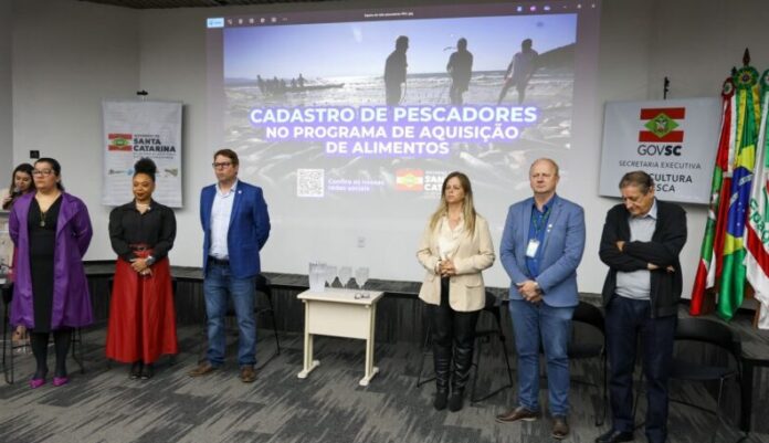 Pescadores artesanais do litoral catarinense discutem adesão ao Programa de Aquisição de Alimentos