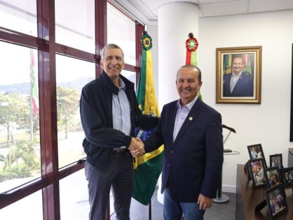 Prestes a ampliar número de voos diretos entre Panamá e SC, CEO da Copa Airlines visita o governador Jorginho Mello em Florianópolis