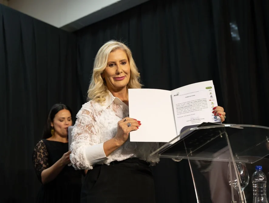 Luciane Ceretta toma posse para novo mandato na presidência da Acafe