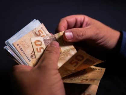 Trabalhadores recebem segunda parcela do 13º até o dia 20 de dezembro