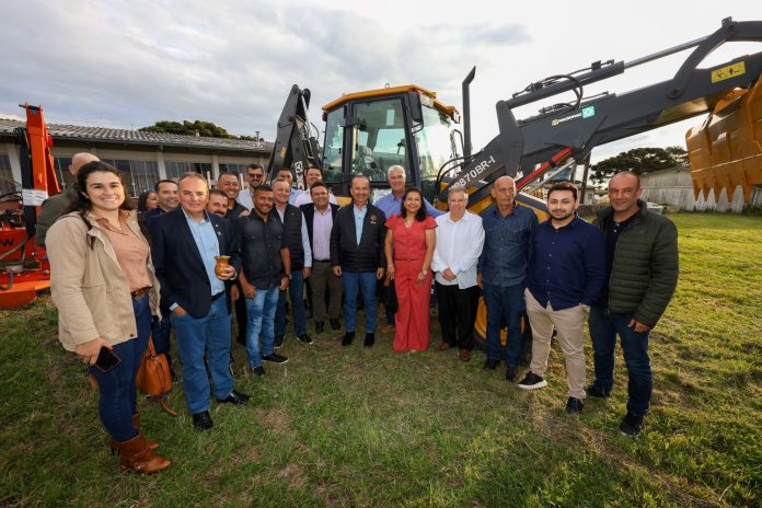 Governo do Estado entrega mais 21 equipamentos agrícolas na Serra Catarinense