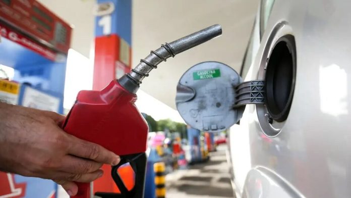 Preço da gasolina aumentou 10% no ano em SC e fechou 2024 em R$ 6,29