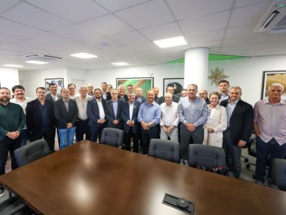 Governador recebe presidente da Fetrancesc e empresários para discutir desafios do transporte e logística