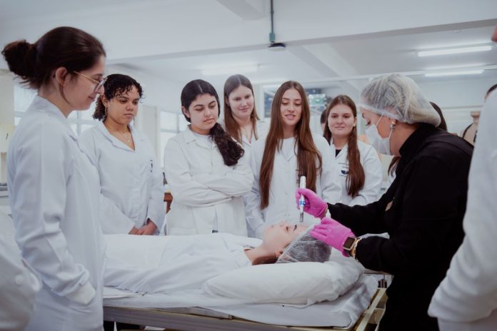 Inscrições para o programa Universidade Gratuita começam nesta quinta-feira