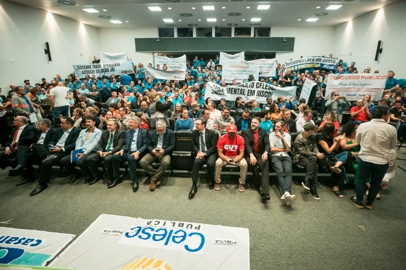 Empregados da Celesc denunciam precarização; governo nega privatização