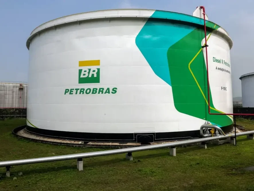 Petrobras reduz preço do diesel em R$ 0,12 para distribuidoras