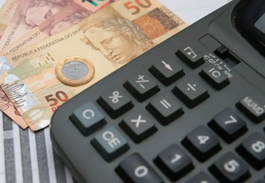 LDO prevê salário mínimo de R$ 1.630 e superávit de R$ 34,3 bi em 2026