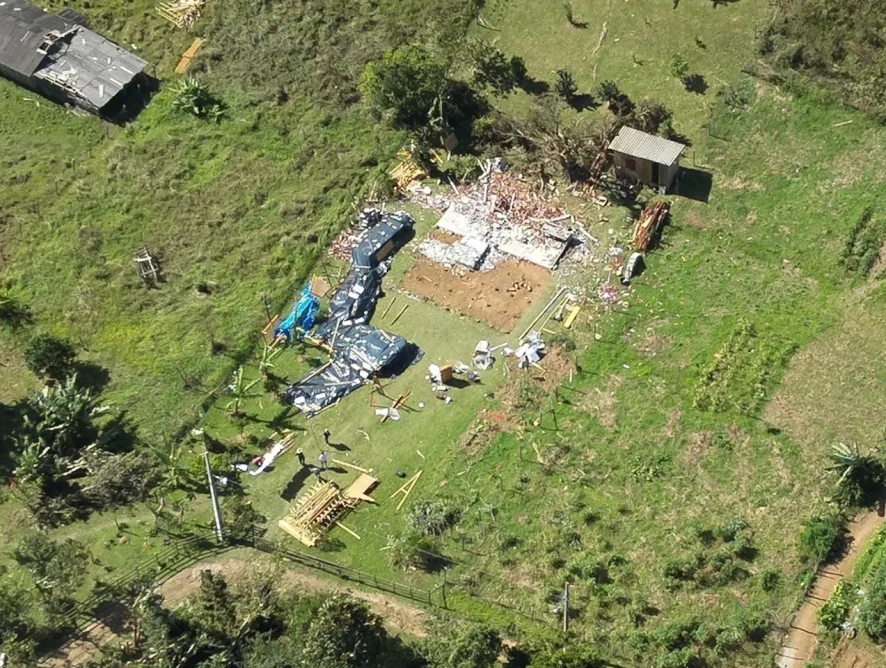 Dois tornados causaram estragos em municípios de Santa Catarina, diz Defesa Civil