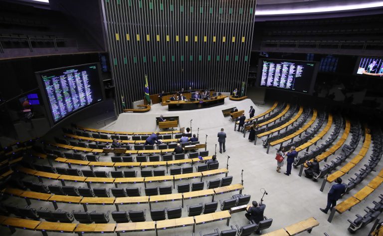 Aumento de deputados federais custará quase R$ 65 milhões por ano